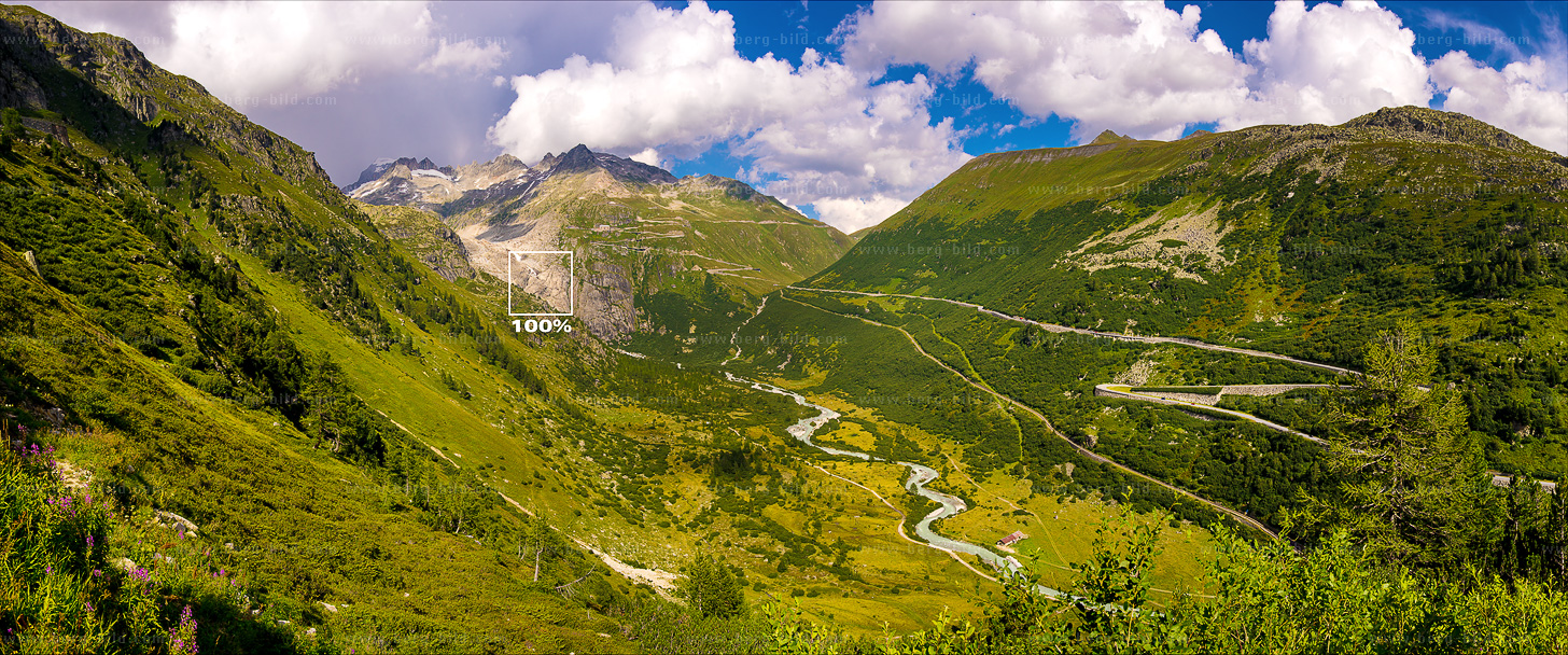 Das Rhonetal von der Auffahrt zum Grimselpass groß und hochauflösend